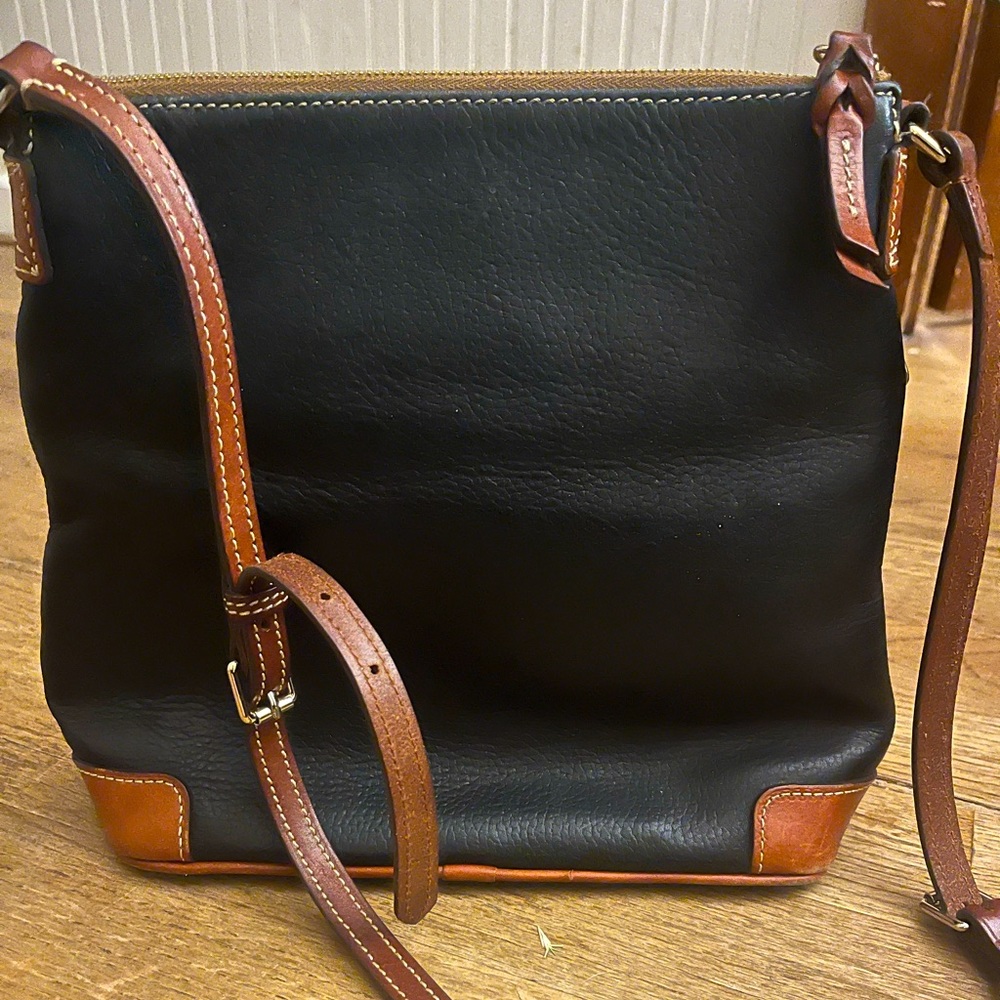 Dooney & Burke vintage crossbody
